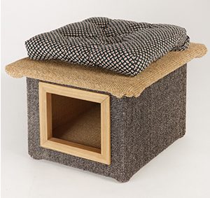 Sitzhöhle mit Kissen