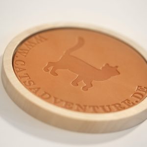 Untersetzer - Holzscheibe mit Echtledereinlage und Prägung